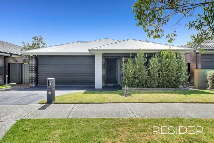 7 Oatmeal Way, Mernda VIC 3754