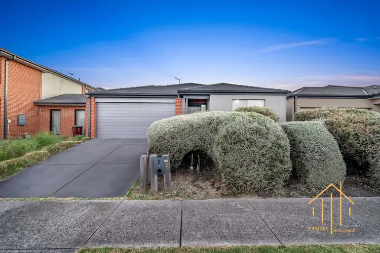 9 Hibernia Place, Cranbourne East VIC 3977