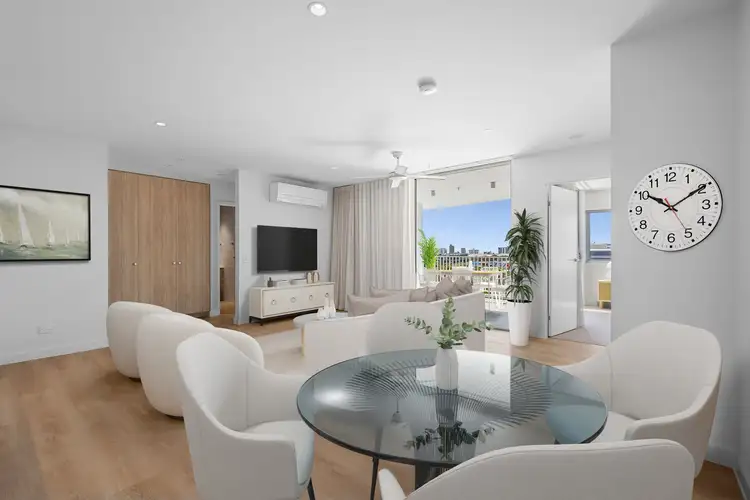 6604/6 Emporio Place