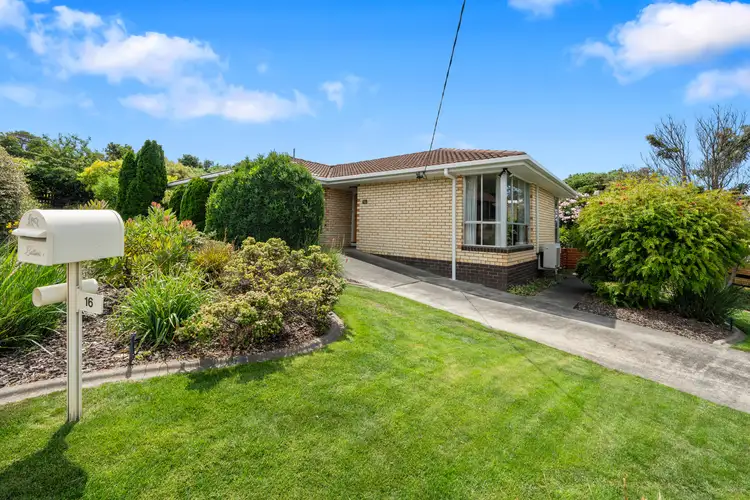 16 Crystal Downs Drive