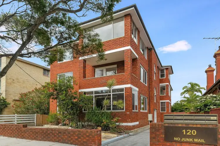 1/120 Perouse Road