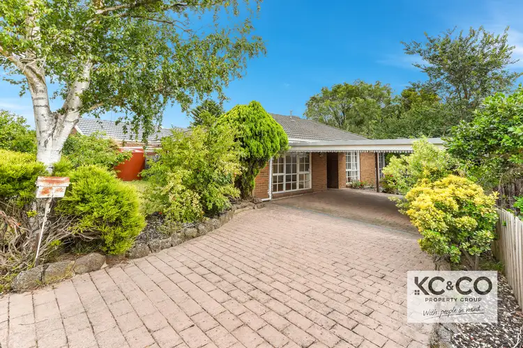 9 Courtenay Avenue, Cranbourne North VIC 3977