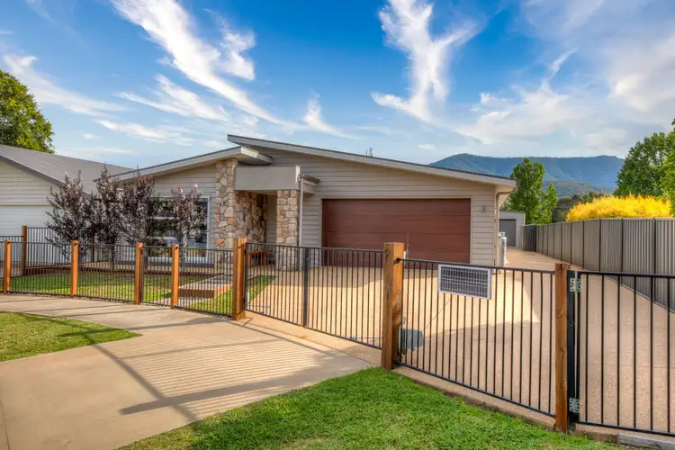 7 Tewksbury Court, Porepunkah VIC 3740
