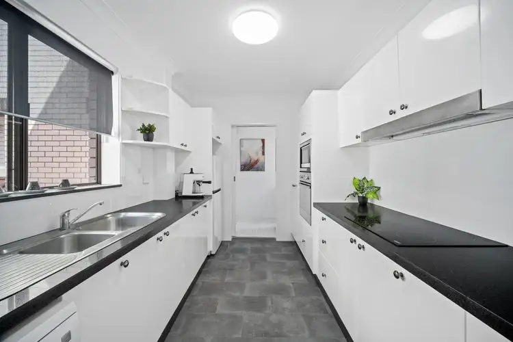 16/2-6 Bowen Street