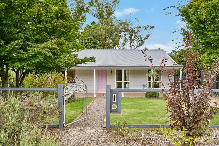 18 Cook Road, Wentworth Falls NSW 2782