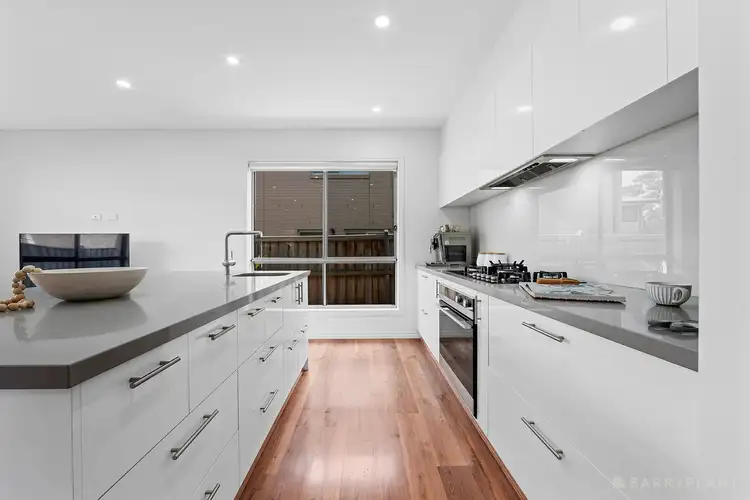 Fifth view of Homely house listing, 10 Iris Court, Keysborough VIC 3173