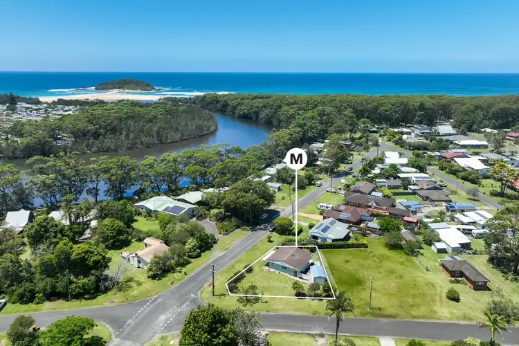 1 Centre Street, Lake Tabourie NSW 2539
