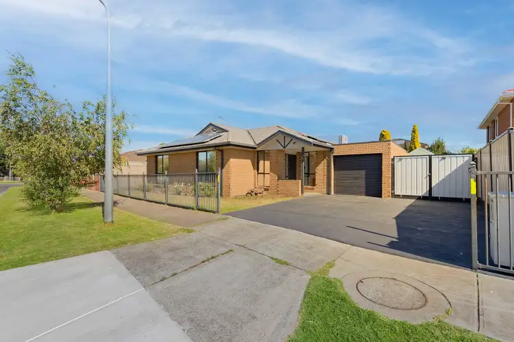 62 Saratoga Crescent, Keilor Downs VIC 3038