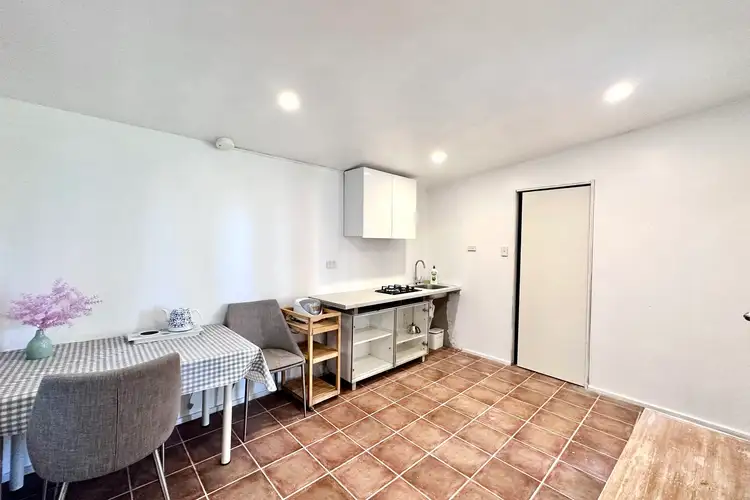 GrannyFlat/274D Eighth Avenue