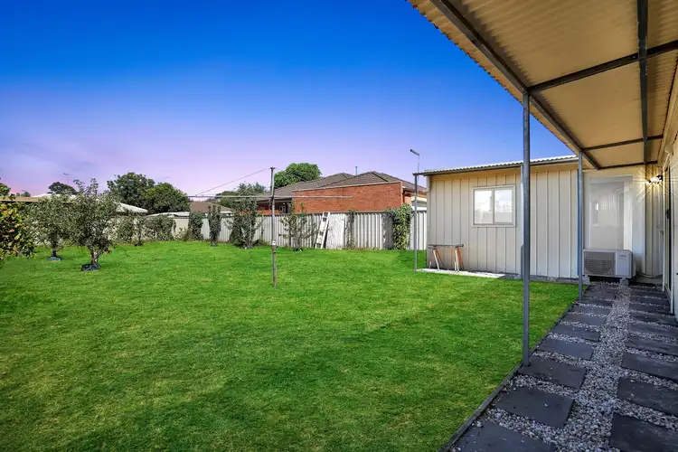 19 Staughton Street, Melton South VIC 3338