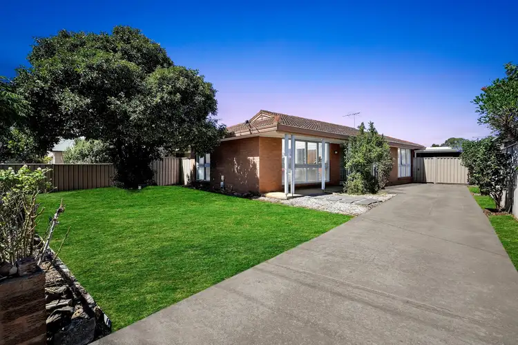 19 Staughton Street, Melton South VIC 3338