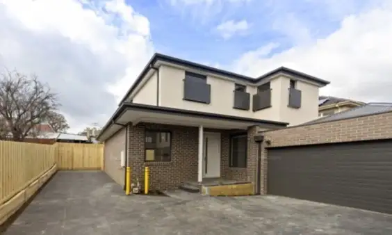 2/18 Aloomba Street