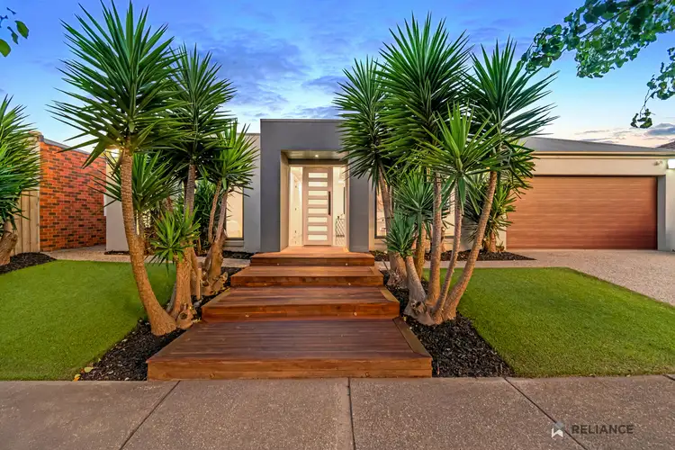 15 Hawthorn Grove, Taylors Hill VIC 3037
