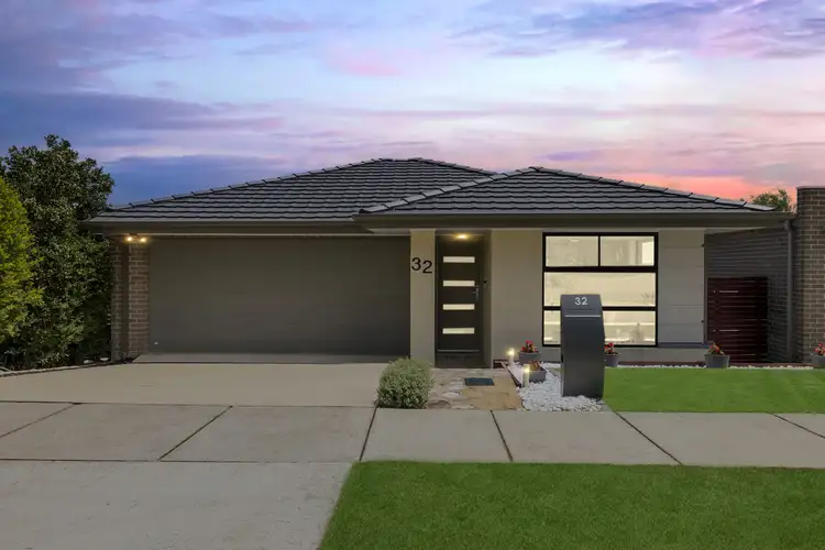 32 Cocoparra Crescent, Crace ACT 2911