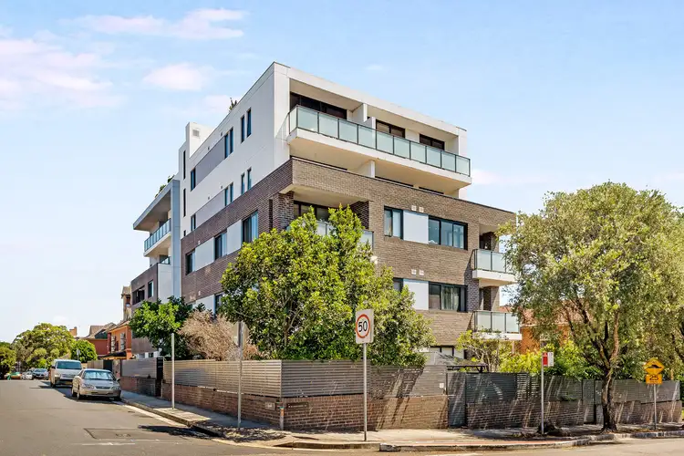 403/10 Gladstone Street