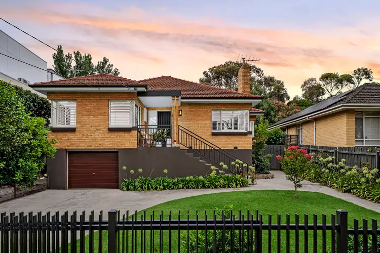 18 Loeman Street, Strathmore VIC 3041