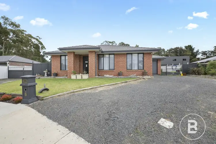 8 Richard Court, Creswick VIC 3363
