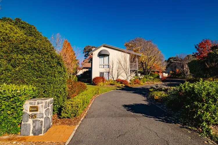 95 Hawkesbury Crescent, Farrer ACT 2607