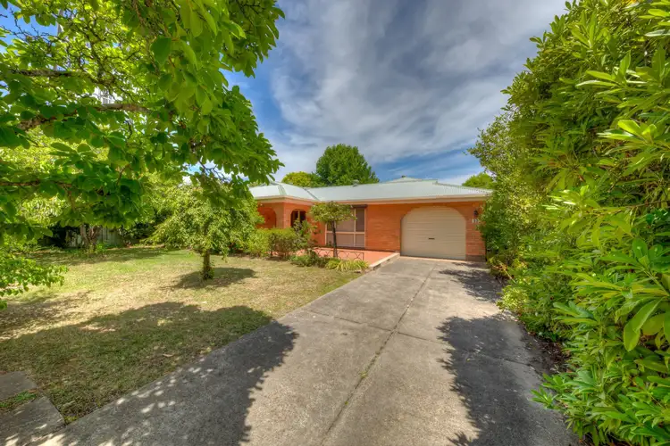 32 Mountbatten Avenue, Bright VIC 3741