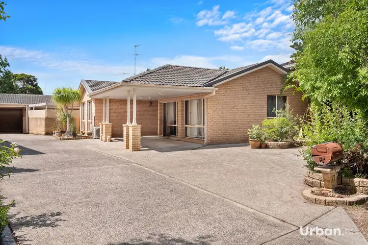17 Fullerton Crescent