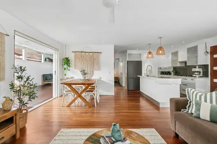 2/10 Cotinga Crescent