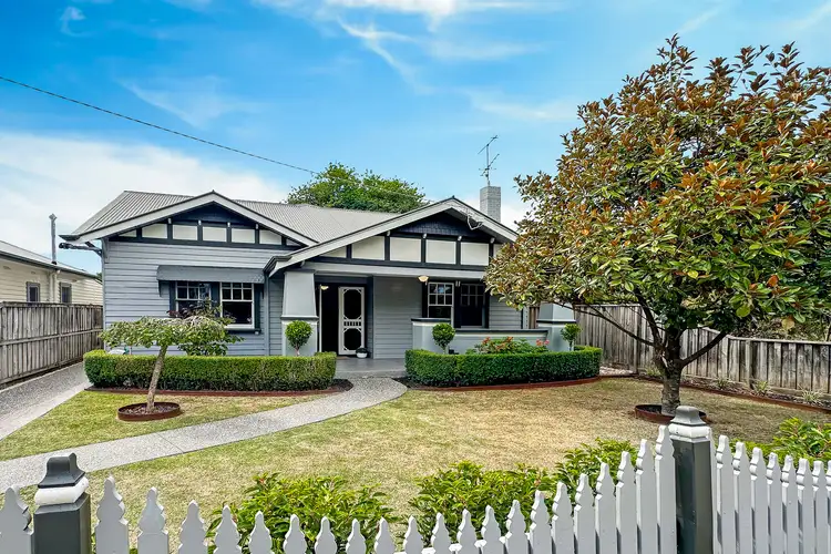 18 Bowen Street