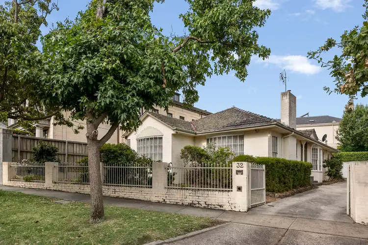 32 Lansell Road