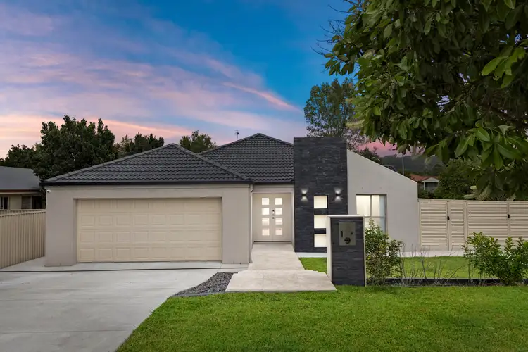 1 Burr Court, Pacific Pines QLD 4211