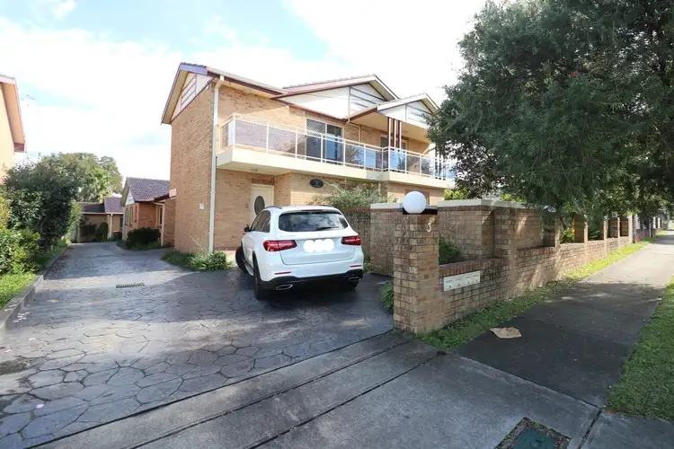 1/3 Victory Street
