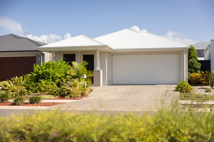 6 Coolum Parade, Newport QLD 4020