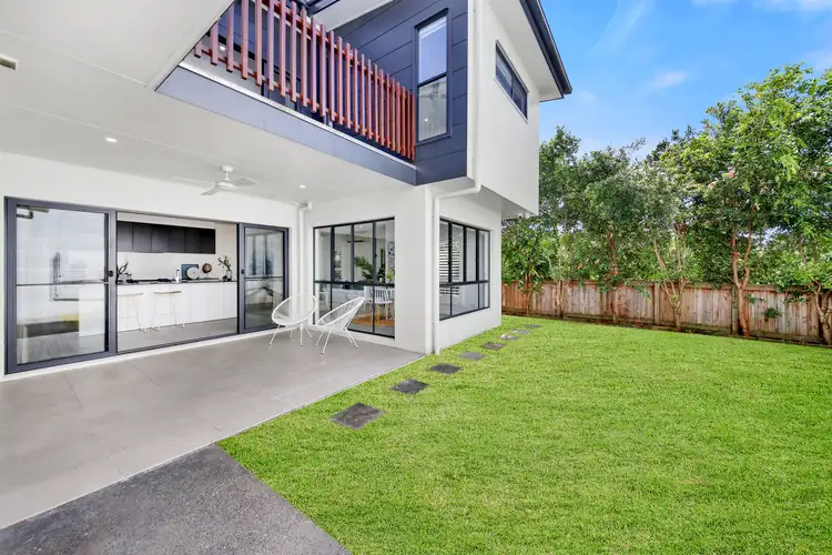 7 Round Bush Crescent