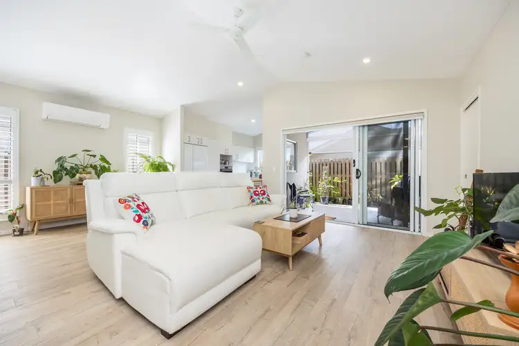 180/2-20 Island View Drive, Urangan QLD 4655