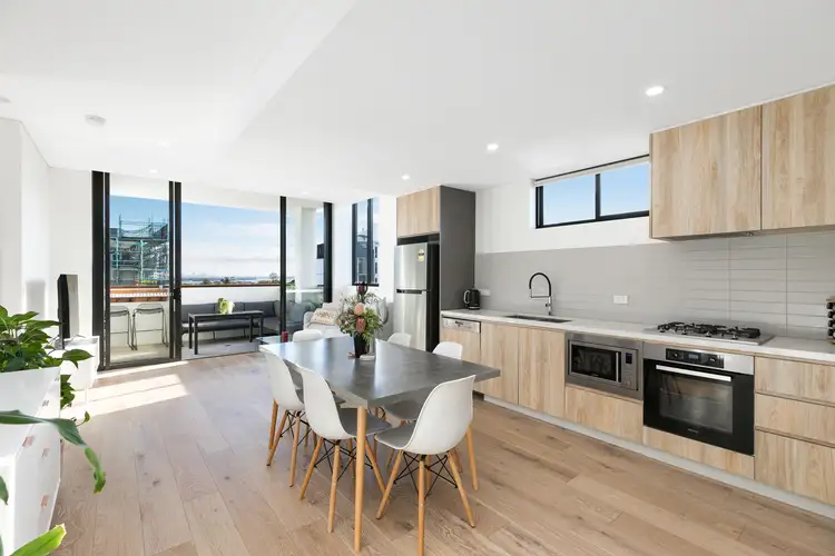 305/7 Hinkler Avenue