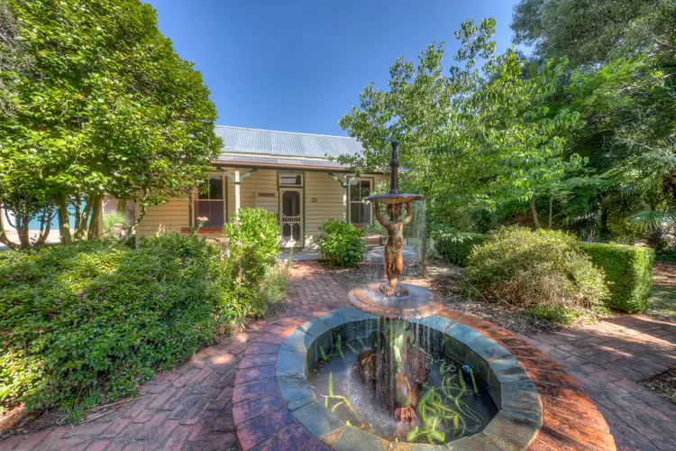 44 Centenary Avenue, Wandiligong VIC 3744