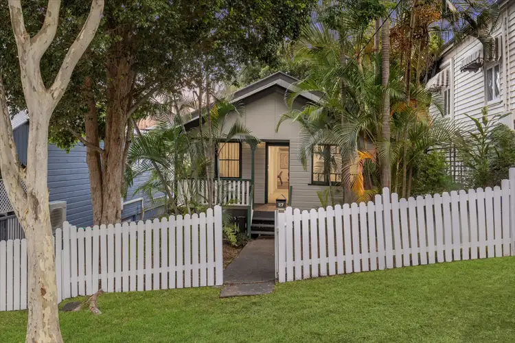 27 Bramble Terrace, Red Hill QLD 4059