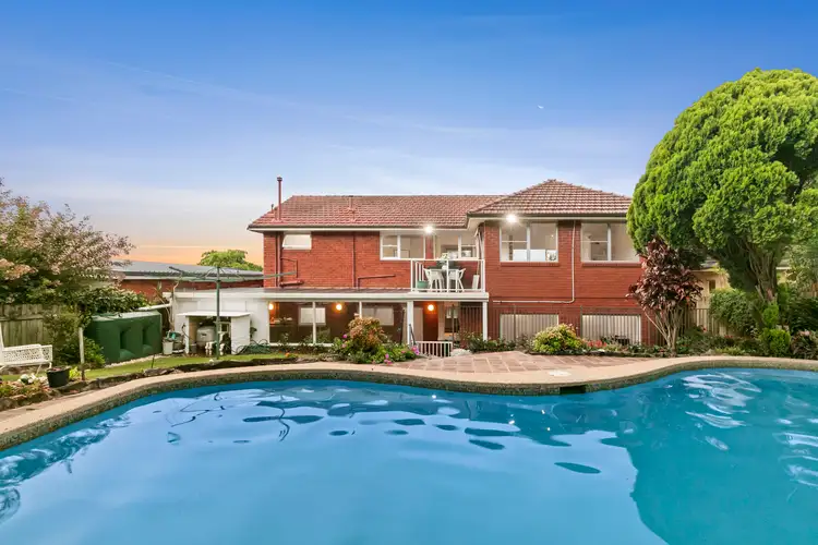 15 Dobroyd Road