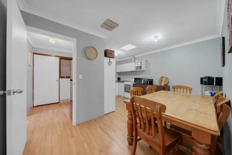 Fifth view of Homely semi-detached listing, 6a Knott Court, Camillo WA 6111