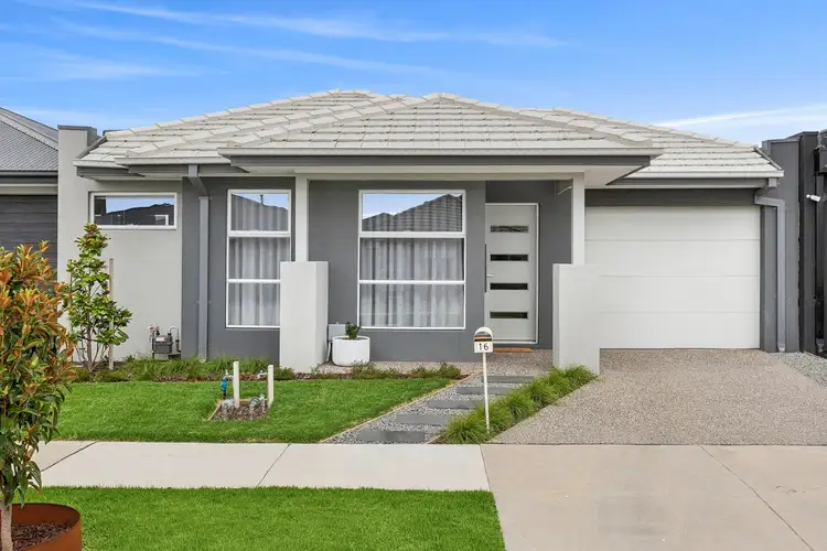 16 Montagna Circuit, Armstrong Creek VIC 3217