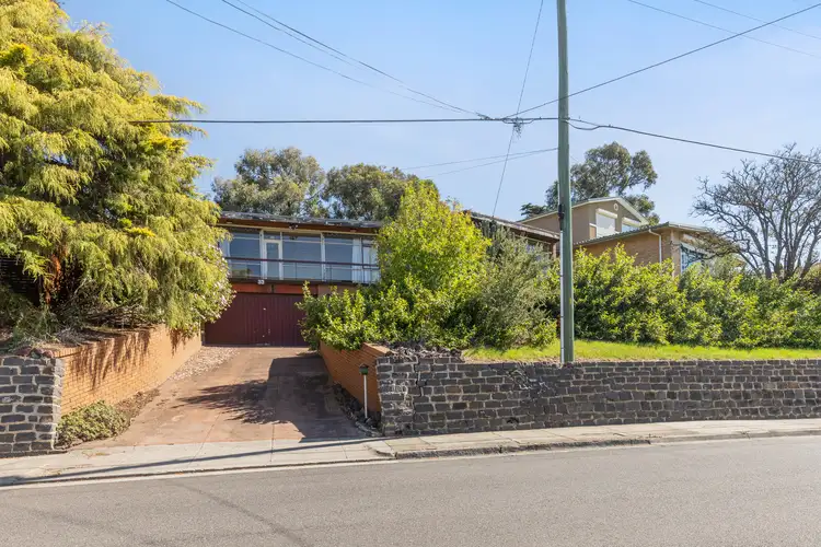 33 Lebanon Street, Strathmore VIC 3041