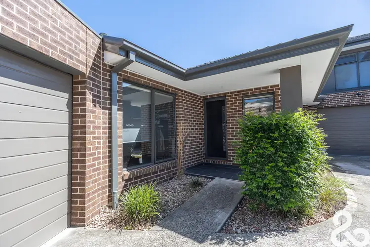 2/4 Como Court