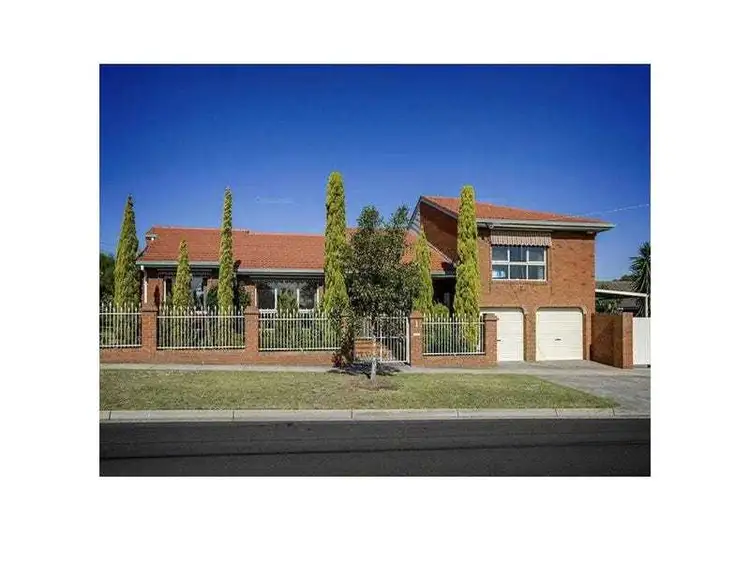 1 Christopher Court