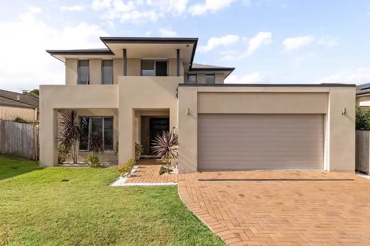 23 Taylor Place