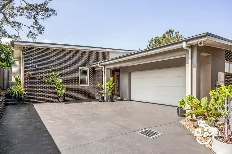 26b Carr Parade, Unanderra NSW 2526
