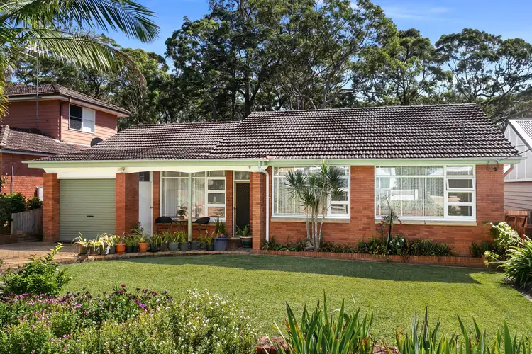 11 Woodridge Avenue