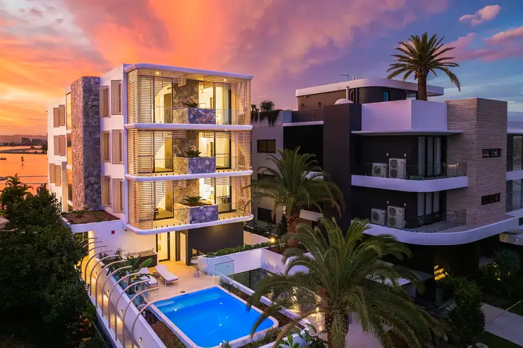 3/4 Paradise Parade, Paradise Point QLD 4216