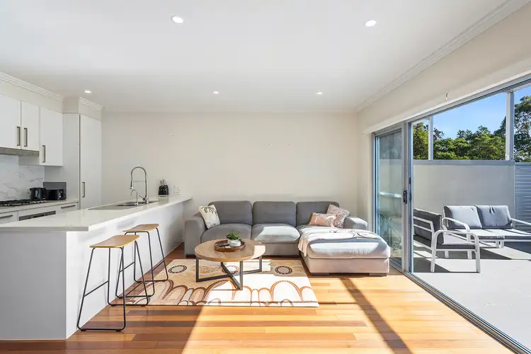 2/44 Cummins Street, Unanderra NSW 2526