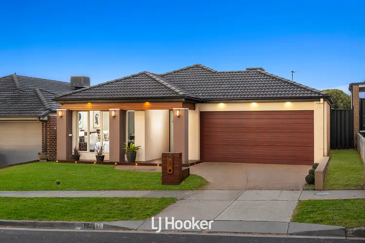 28 Hackney Circuit, Clyde North VIC 3978