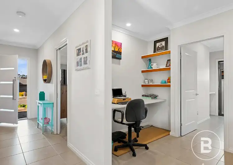 Third view of Homely house listing, 1/6 Shamrock Court, Maryborough VIC 3465