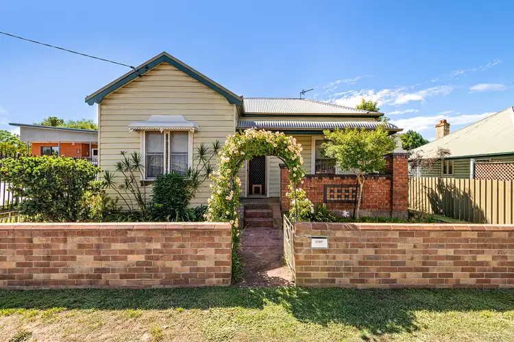 11 Dudley Street