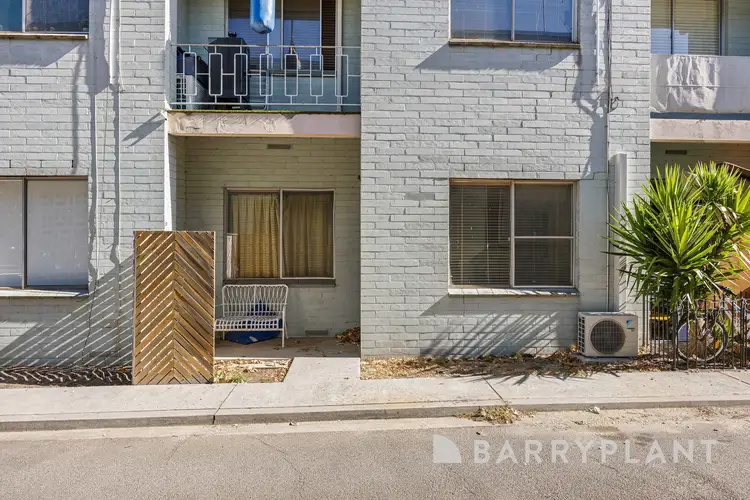 2/318 Lyons Street